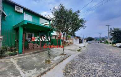 Imagem: A casa possui 5 Dormitórios, 4 Suítes, 5 Banheiros, 2 Vagas