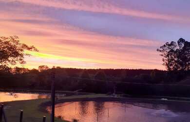 Imagem: A chácara possui 4 Dormitórios, 1 Suíte, 2 Banheiros, 32.000m²