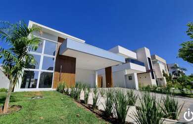 Imagem: A casa em condomínio possui 3 Dormitórios, 3 Suítes, 4 Banheiros