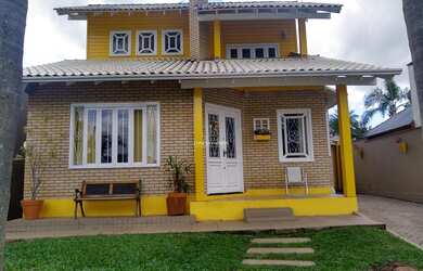 Imagem: A casa possui 3 Dormitórios, 1 Suíte, 3 Banheiros, 2 Vagas