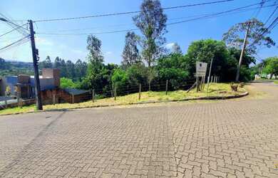 Imagem: O terreno possui 771m² de Área e está localizado em Lago