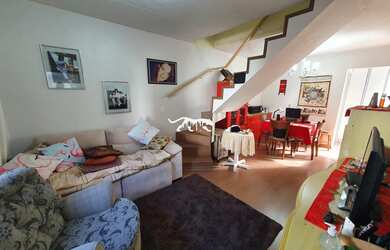 Imagem: A casa possui 3 Dormitórios, 1 Banheiro, 2 Vagas na garagem