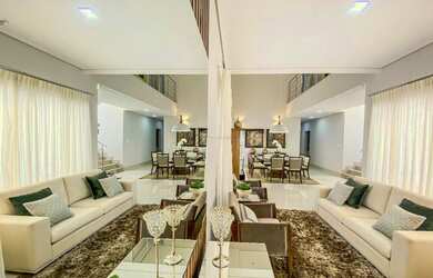 Imagem: A casa em condomínio possui 4 Dormitórios, 4 Suítes, 5 Banheiros