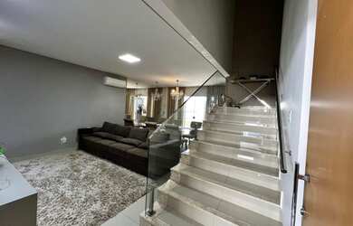 Imagem: A casa em condomínio possui 3 Dormitórios, 3 Suítes, 4 Banheiros