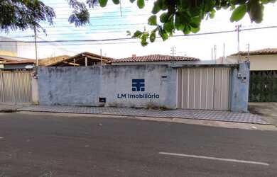 Imagem: A casa possui 4 Dormitórios, 1 Banheiro, 4 Vagas na garagem