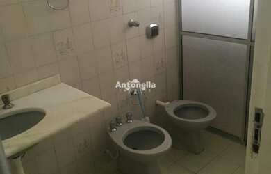 Imagem: A casa possui 4 Dormitórios, 1 Suíte, 1 Banheiro, 2 Vagas