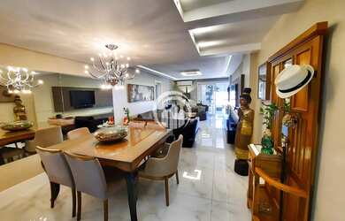 Imagem: O apartamento possui 3 Dormitórios, 1 Suíte, 2 Vagas na garagem