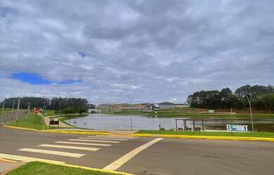 Imagem: O terreno possui 468m² de Área e está localizado em Por do