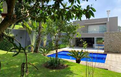 Imagem: A casa em condomínio possui 3 Dormitórios, 3 Suítes, 4 Banheiros