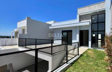 Imagem: A casa possui 3 Dormitórios, 3 Suítes, 3 Banheiros, 2 Vagas