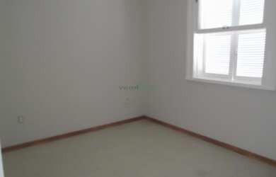 Imagem: A casa em condomínio possui 2 Dormitórios, 1 Suíte e 1 Banheiro