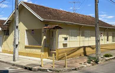 Imagem: A casa possui 402m² de Área Privada e está localizado em