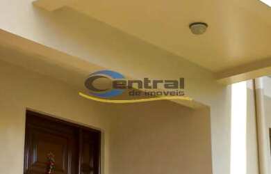 Imagem: A casa possui 5 Dormitórios, 3 Suítes, 4 Banheiros, 4 Vagas