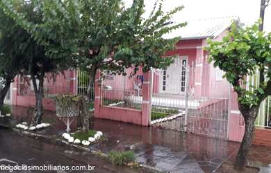 Imagem: A casa possui 2 Dormitórios, 2 Banheiros, 1 Vaga na garagem