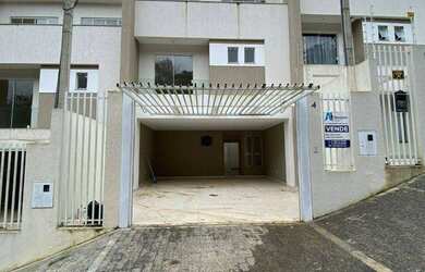 Imagem: A casa possui 3 Dormitórios, 1 Suíte, 2 Banheiros, 2 Vagas