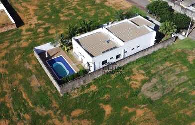 Imagem: A casa em condomínio possui 3 Dormitórios, 1 Suíte, 3 Banheiros