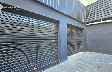 Imagem: A loja possui 2 Banheiros e está localizado em Centro, Nova