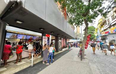 Imagem: A loja possui 3 Banheiros e está localizado em Centro, Nova
