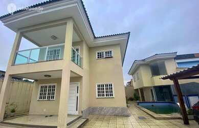 Imagem: A casa possui 4 Dormitórios, 4 Suítes, 5 Banheiros, 6 Vagas