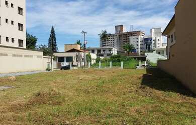 Imagem: O terreno possui 748m² de Área e está localizado em Centro