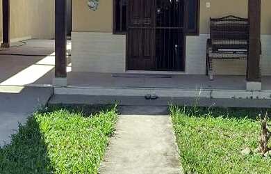 Imagem: A casa possui 4 Dormitórios, 2 Suítes, 1 Banheiro, 2 Vagas