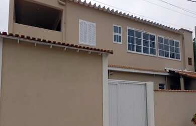 Imagem: A casa possui 3 Dormitórios, 1 Suíte, 2 Banheiros e 2 Vagas