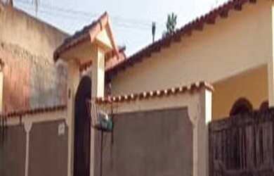 Imagem: A casa possui 3 Dormitórios, 2 Banheiros e 1 Vaga na garagem