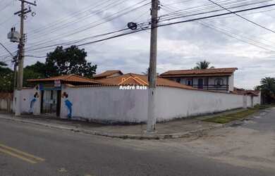 Imagem: A casa possui 3 Dormitórios, 1 Suíte, 2 Banheiros, 2 Vagas
