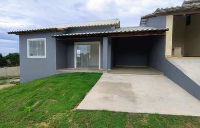 Imagem: A casa possui 2 Dormitórios, 1 Suíte, 1 Banheiro, 1 Vaga na