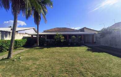 Imagem: A casa possui 7 Dormitórios, 5 Suítes, 5 Banheiros e 4 Vagas