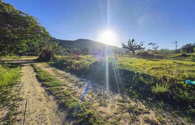 Imagem: O terreno e possui Dormitórios, Suítes, Banheiros está