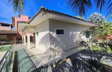 Imagem: A casa possui 4 Dormitórios, 4 Suítes, 6 Banheiros e 2 Vagas