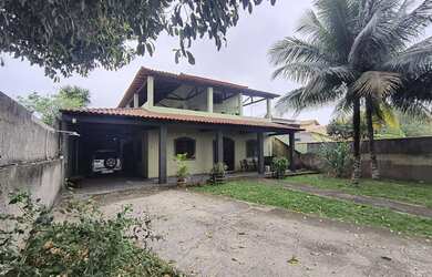 Imagem: A casa possui 5 Dormitórios, 4 Suítes, 2 Banheiros, 4 Vagas