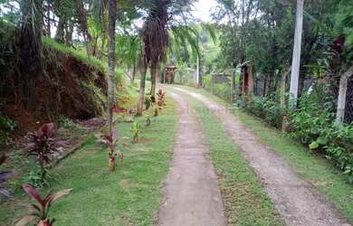 Imagem: A chácara possui 7 Dormitórios, 1 Suíte, 5 Banheiros, 6 Vagas