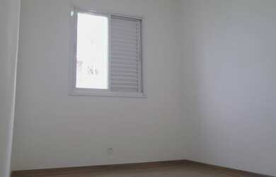 Imagem: O apartamento possui 2 Dormitórios, 1 Suíte, 2 Banheiros