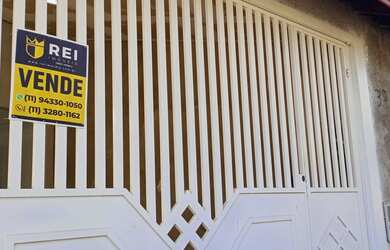 Imagem: A casa possui 2 Dormitórios, 1 Banheiro, 1 Vaga na garagem