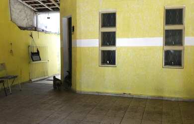 Imagem: A casa possui 2 Dormitórios, 1 Banheiro, 1 Vaga na garagem