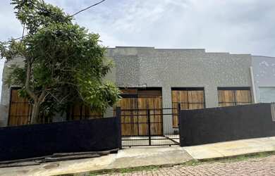 Imagem: O depósito à venda possui 2 Banheiros, 10 Vagas na garagem