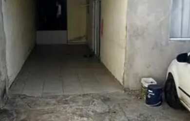 Imagem: A casa possui 2 Dormitórios, 1 Banheiro, 1 Vaga na garagem