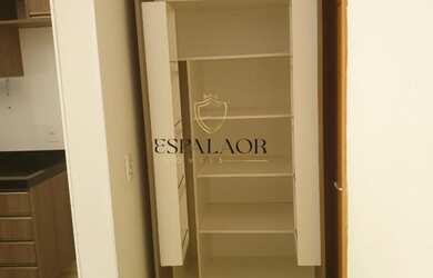 Imagem: O apartamento possui 2 Dormitórios, 1 Suíte, 1 Banheiro, 1