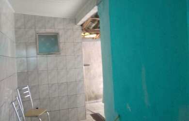 Imagem: A casa possui 2 Dormitórios, 2 Banheiros, 2 Vagas na garagem