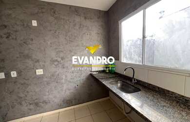 Imagem: A casa em condomínio possui 3 Dormitórios, 1 Suíte, 2 Banheiros