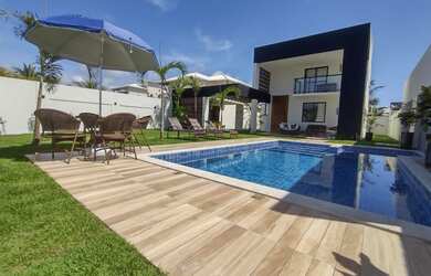 Imagem: A casa em condomínio possui 4 Dormitórios, 4 Suítes, 6 Banheiros