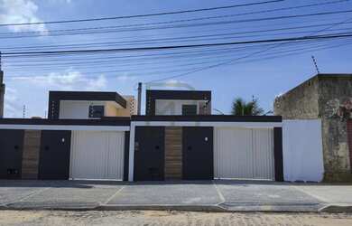 Imagem: A casa possui 3 Dormitórios, 1 Suíte, 2 Banheiros, 2 Vagas