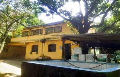 Imagem: A chácara possui 3 Dormitórios, 1 Banheiro, 2 Vagas na garagem