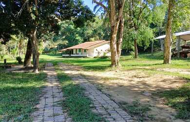 Imagem: A chácara possui 3 Dormitórios, 1 Suíte, 1 Banheiro, 1 Vaga