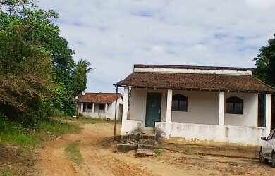 Imagem: A chácara possui 3 Dormitórios, 1 Banheiro, 67.000m² de Área