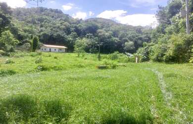 Imagem: A chácara possui 2 Dormitórios, 1 Banheiro, 190.000m² de