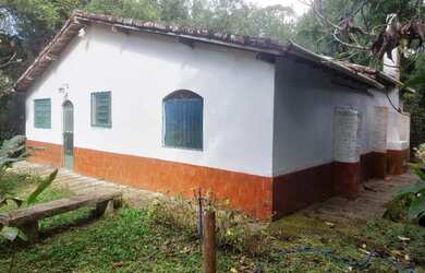 Imagem: A chácara possui 2 Dormitórios, 1 Suíte, 1 Banheiro, 82.000m²