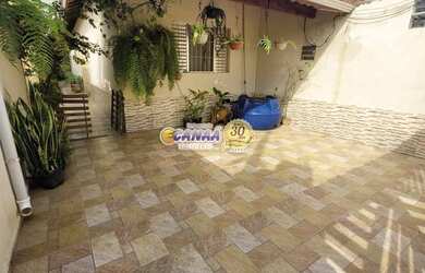 Imagem: A casa possui 2 Dormitórios, 1 Suíte, 2 Banheiros, 2 Vagas